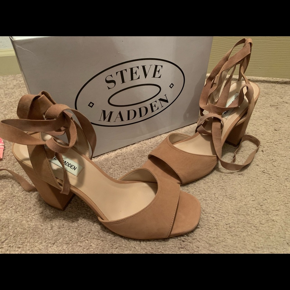 STEVE MADDEN LACE UP NUDE HEEL